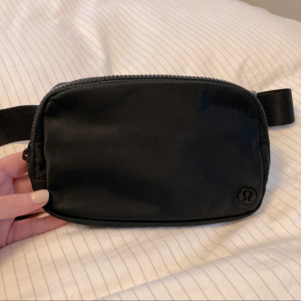 Lululemon Everywhere Belt Bag